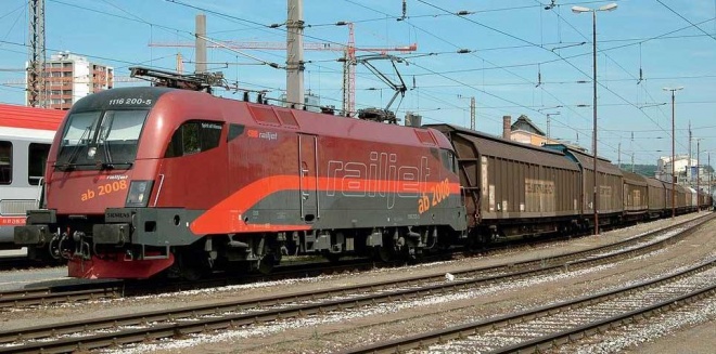 Electric locomotive class Rh 1116 Railjet (3-RAIL AC)<br /><a href='images/pictures/Roco/68449.jpg' target='_blank'>Full size image</a>